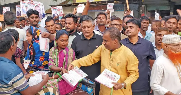 বগুড়ার গাবতলীতে খালেদা জিয়ার পক্ষে গণসংযোগ করেছেন বিএনপির নেতাকর্মীরা